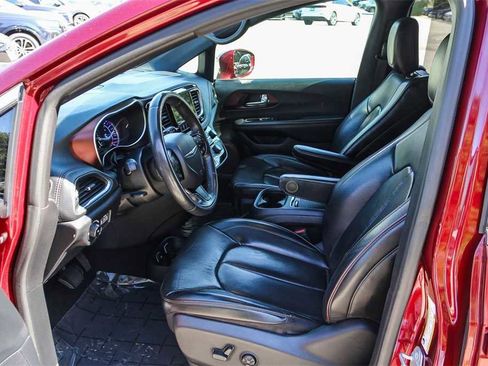 Used 2020 Chrysler Pacifica Limited image 18
