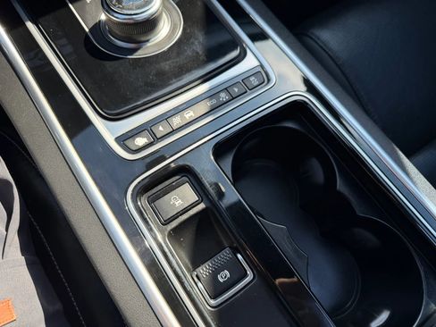 Used 2018 Jaguar XF R-Sport AWD/4WD image 19