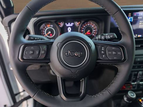 Used 2025 Jeep Wrangler Unlimited Sport AWD/4WD image 12