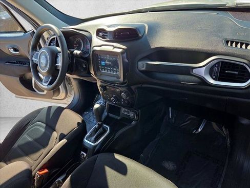 Used 2020 Jeep Renegade Latitude FWD image 21