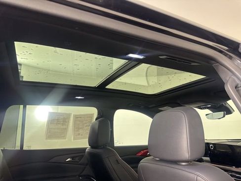 Used 2024 Chevrolet Traverse RS AWD/4WD image 24