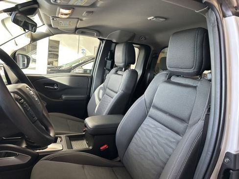 Used 2024 Nissan Frontier SV w/ Technology Package image 6