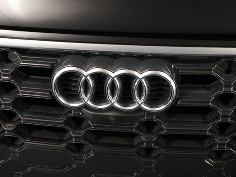 Used 2023 Audi Q5 2.0T Premium Plus w/ Premium Plus Package AWD/4WD image 6