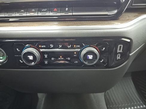 Used 2022 Chevrolet Silverado 1500 LT AWD/4WD image 7