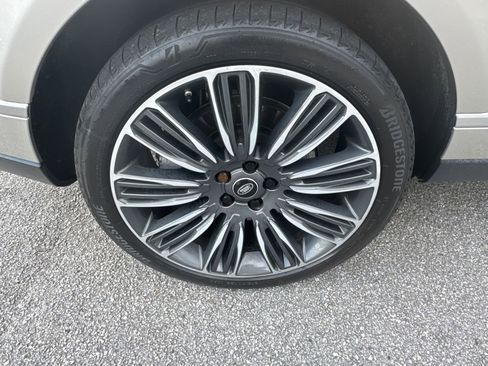 Used 2020 Land Rover Range Rover HSE image 17