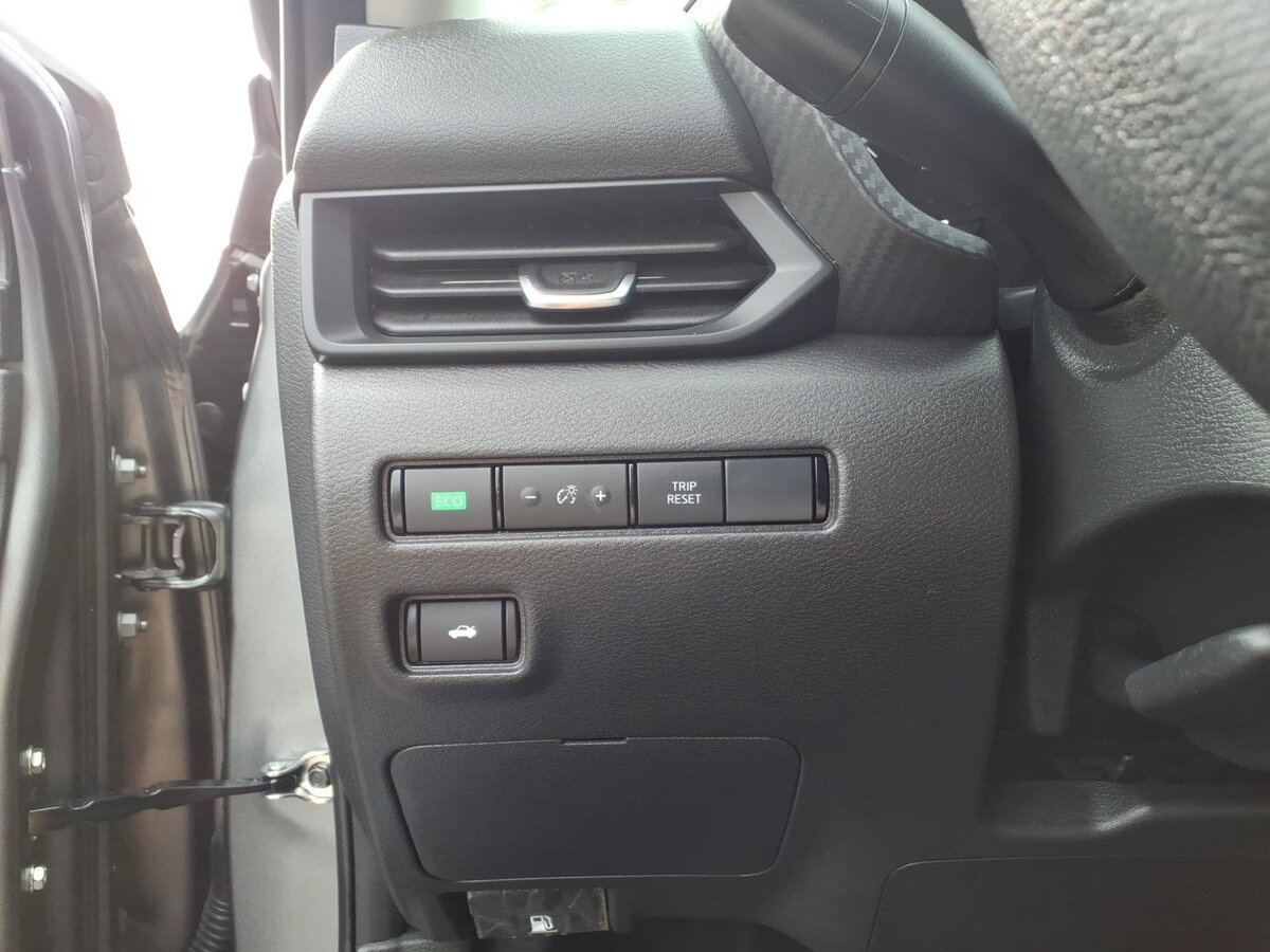 Used 2025 Nissan Sentra S FWD image 13