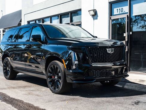 Used 2026 Cadillac Escalade ESV V w/ LPO, ONYX Package AWD/4WD image 2