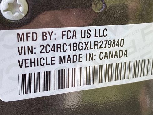Used 2020 Chrysler Pacifica Touring-L FWD image 38