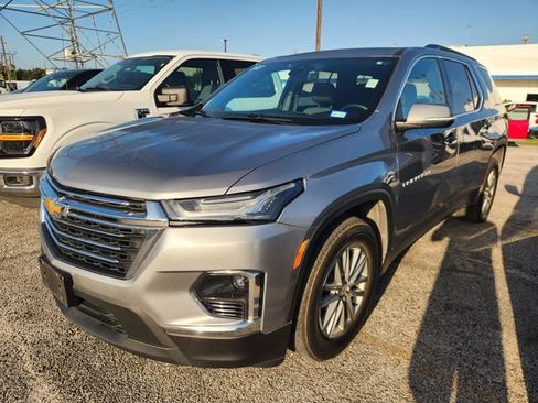 Used 2023 Chevrolet Traverse LT AWD/4WD image 3