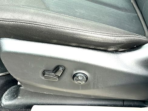 Used 2022 Chrysler Voyager LX image 13