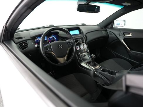 Used 2015 Hyundai Genesis 3.8 RWD image 6