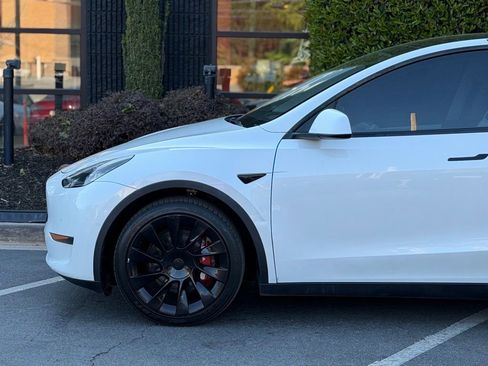 Used 2021 Tesla Model Y Long Range image 10