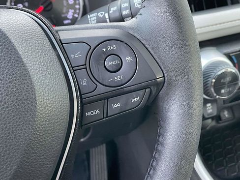 Used 2020 Toyota RAV4 XLE Premium image 22