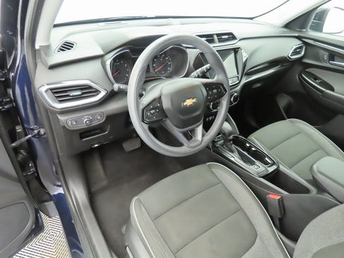 Used 2021 Chevrolet TrailBlazer LT w/ Convenience Package image 9