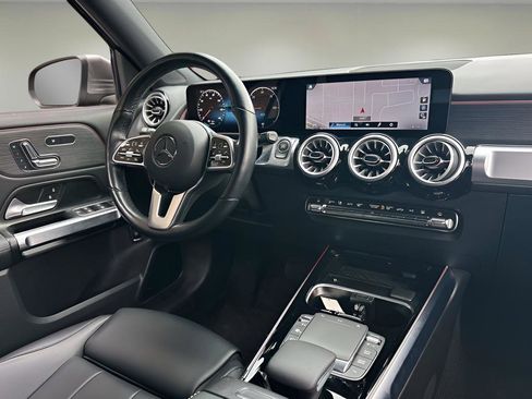 Used 2023 Mercedes-Benz EQB 300 4MATIC w/ Exclusive Package image 11