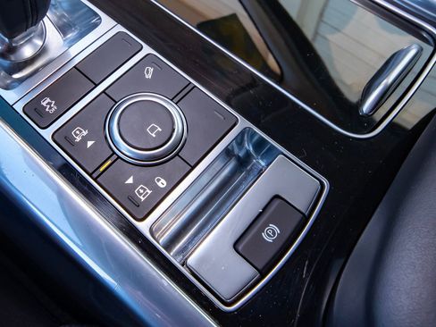 Used 2020 Land Rover Range Rover Sport HSE image 27