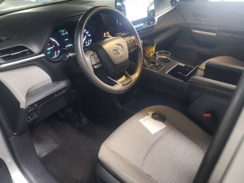 Used 2022 Toyota Sienna LE FWD image 6