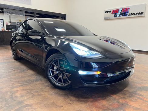 Used 2019 Tesla Model 3 Standard Range image 1