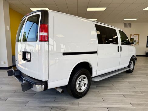 Used 2018 Chevrolet Express 2500 w/ Driver Convenience Package RWD image 6