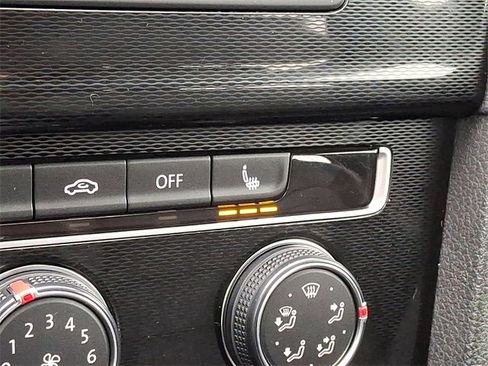 Used 2016 Volkswagen GTI SE image 23