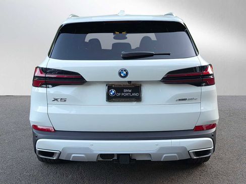 Used 2025 BMW X5 xDrive50e w/ Parking Assistance Package AWD/4WD image 4