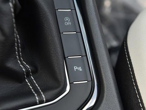 New 2026 Volkswagen Taos SE image 18