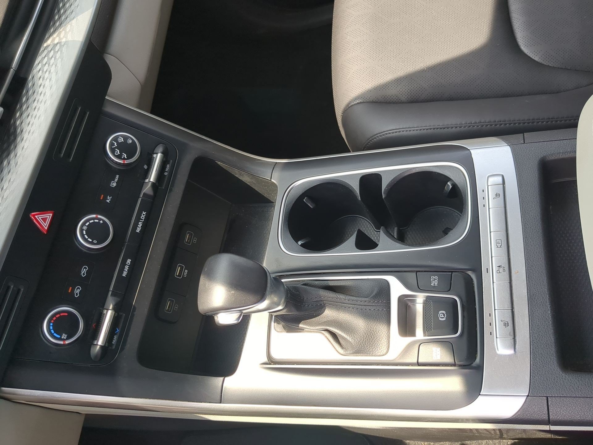 Certified 2024 Kia Carnival LX FWD image 17