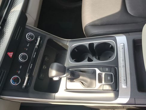 Certified 2024 Kia Carnival LX FWD image 17