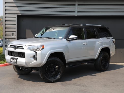 Used 2023 Toyota 4Runner SR5 Premium w/ Moonroof Package AWD/4WD image 1