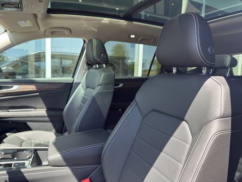 New 2025 Volkswagen Atlas SEL image 8