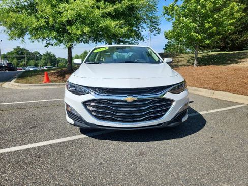 Used 2024 Chevrolet Malibu LT FWD image 2