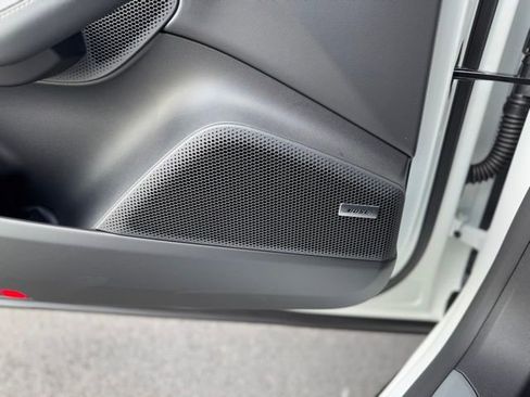 New 2025 Porsche Macan Turbo Electric AWD/4WD image 14