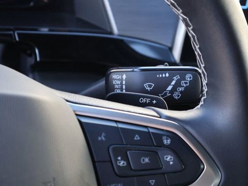 Used 2024 Volkswagen Atlas Cross Sport SE image 36