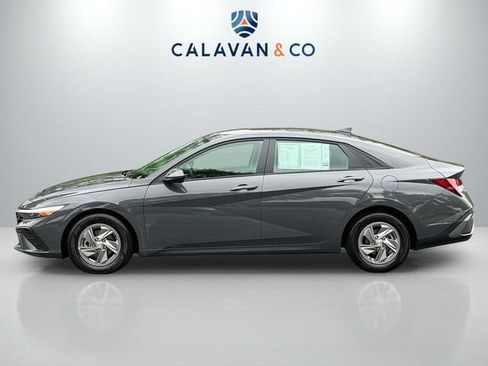 Used 2025 Hyundai Elantra SE w/ Cargo Package FWD image 4