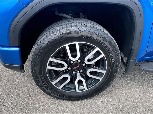 Used 2023 GMC Sierra 1500 AT4 w/ Technology Package AWD/4WD image 11