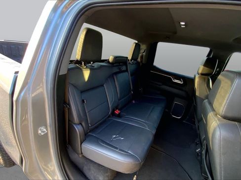 Used 2025 GMC Sierra 1500 SLT RWD image 19
