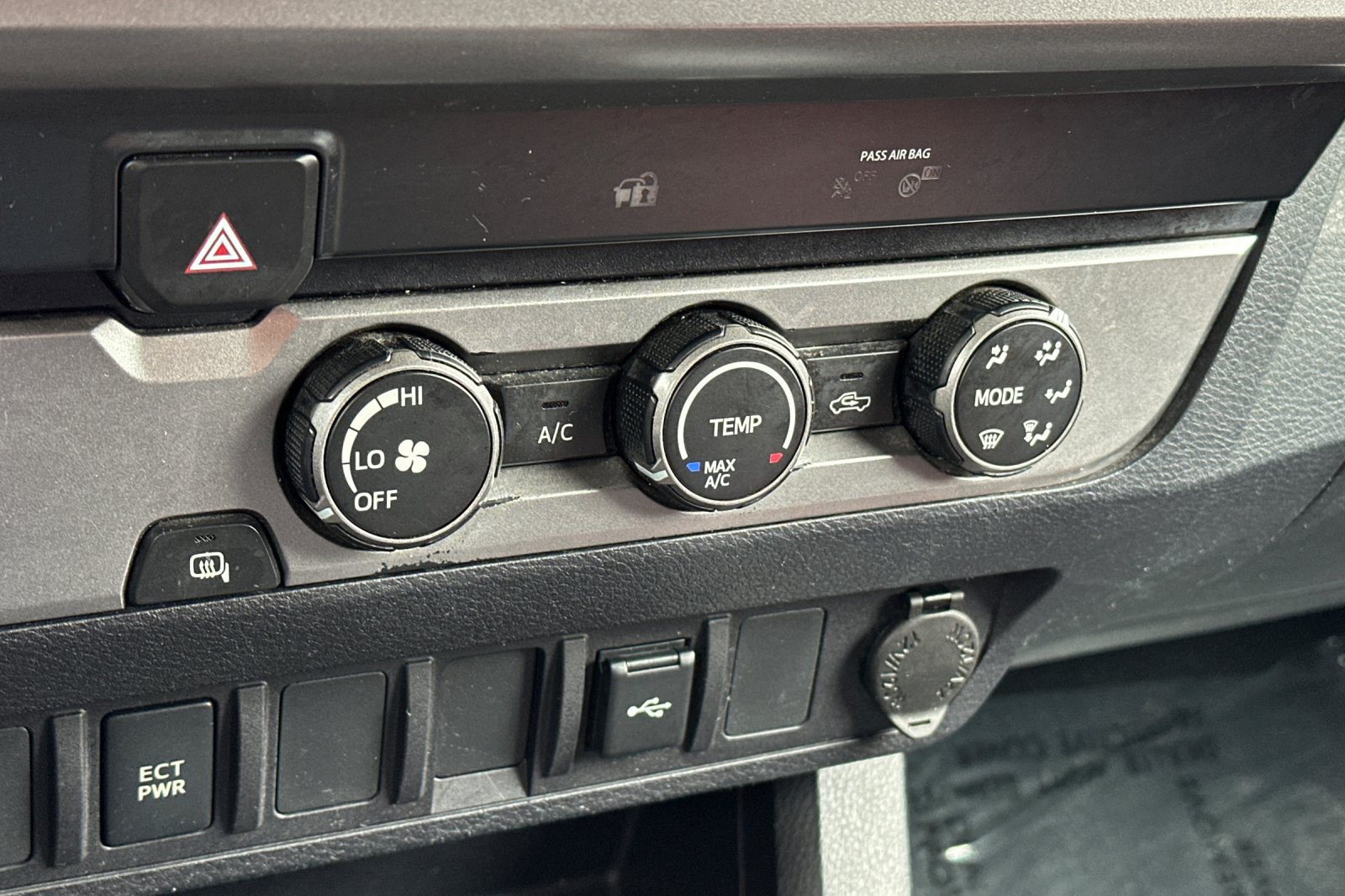 Used 2020 Toyota Tacoma SR5 RWD image 18
