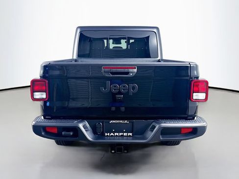 Used 2025 Jeep Gladiator Sport AWD/4WD image 8