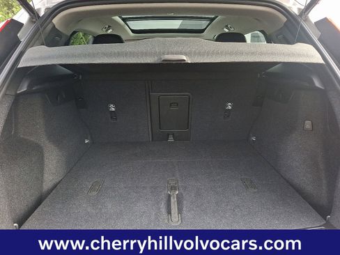 Certified 2025 Volvo XC40 B5 Plus image 29