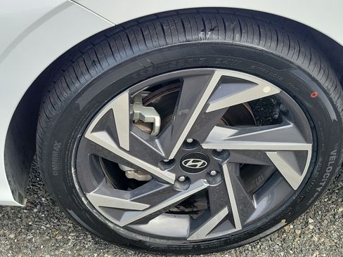 Certified 2025 Hyundai Elantra SEL FWD image 7