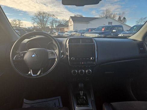 Used 2024 Mitsubishi Outlander Sport SE image 11