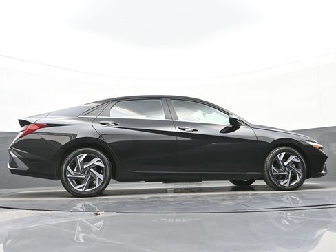 Certified 2024 Hyundai Elantra SEL w/ Convenience Package image 24