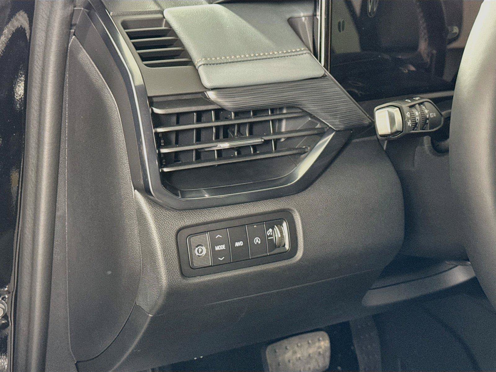 New 2027 GMC Acadia AT4 w/ LPO, Floor Liner Package AWD/4WD image 4