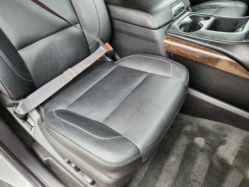 Used 2015 Chevrolet Suburban LT AWD/4WD image 15