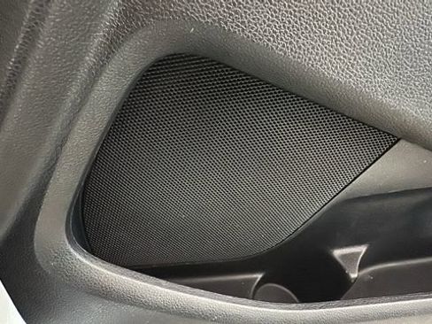 Used 2016 Ford Explorer XLT w/ Equipment Group 202A AWD/4WD image 32