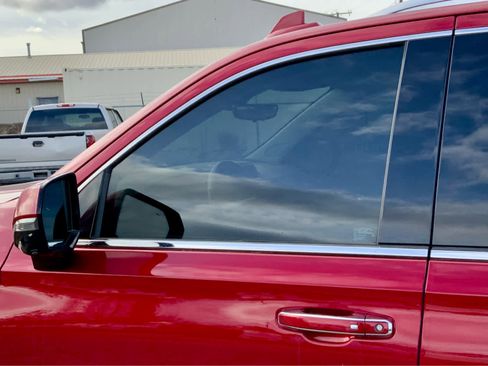 Used 2021 GMC Yukon XL Denali w/ Denali Premium Package image 11