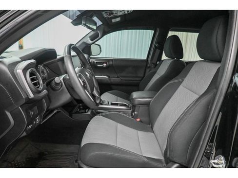 Used 2023 Toyota Tacoma TRD Off-Road image 9