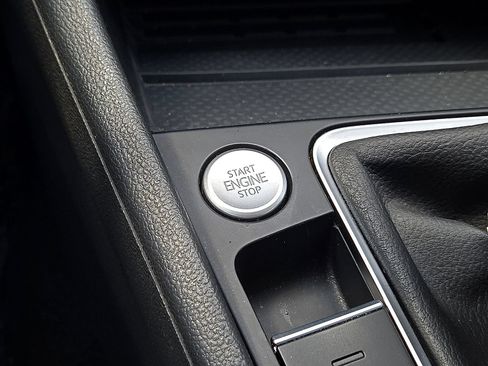 Used 2025 Volkswagen Jetta SE FWD image 29
