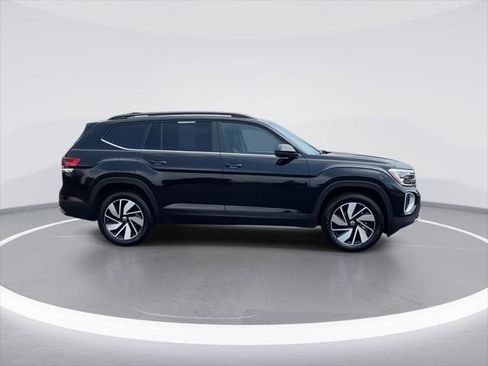 Certified 2025 Volkswagen Atlas SE FWD image 9