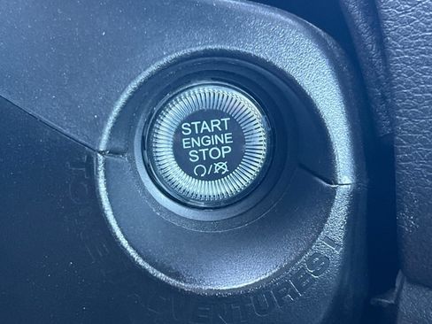Used 2023 Jeep Renegade Latitude AWD/4WD image 22